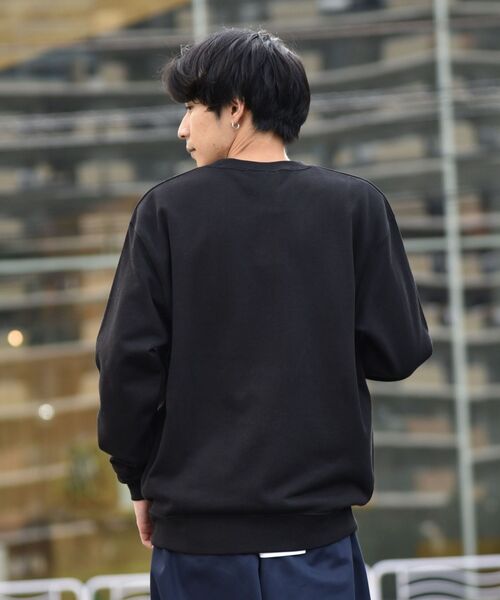 SHIPS(シップス)の「【WEB限定】SHIPS: エンブロイダリー SHIPS ロゴ ユニセックス クルーネック スウェット(スウェット・メンズ・ホワイト/グリーン/ネイビー/ブラック・MEDIUM/LARGE/SMALL/X-LARGE)」の12枚目の写真
