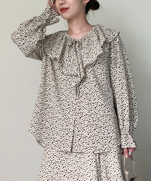Luxe brille(リュクスブリエ)の「【セットアップ対応】フリルつけ衿2WAYブラウス(シャツ/ブラウス・レディース・ブラック系その他/オフホワイト/ホワイト系その他/ブラック・38)」の3枚目の写真