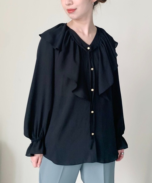 Luxe brille(リュクスブリエ)の「【セットアップ対応】フリルつけ衿2WAYブラウス(シャツ/ブラウス・レディース・ブラック系その他/オフホワイト/ホワイト系その他/ブラック・38)」の4枚目の写真