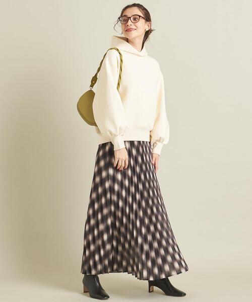 BEAUTY&YOUTH UNITED ARROWS(ビューティーアンドユースユナイテッドアローズ)の「【WEB限定】by ※ボリュームスリーブ フードプルオーバー -ウォッシャブル- ∴(パーカー・レディース・オフホワイト/ブラック/オレンジ/コバルトブルー・FREE)」の9枚目の写真