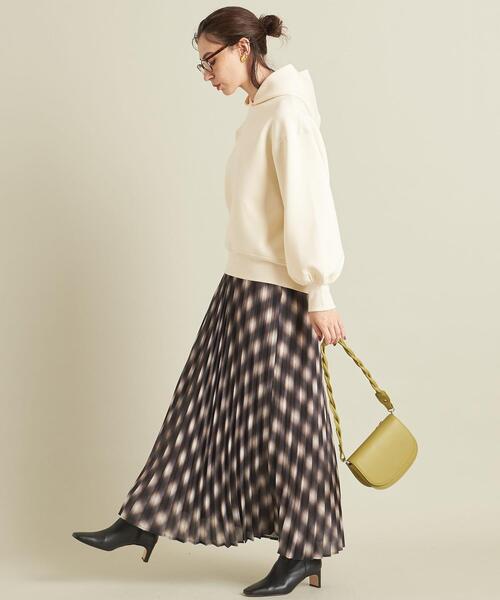 BEAUTY&YOUTH UNITED ARROWS(ビューティーアンドユースユナイテッドアローズ)の「【WEB限定】by ※ボリュームスリーブ フードプルオーバー -ウォッシャブル- ∴(パーカー・レディース・オフホワイト/ブラック/オレンジ/コバルトブルー・FREE)」の10枚目の写真