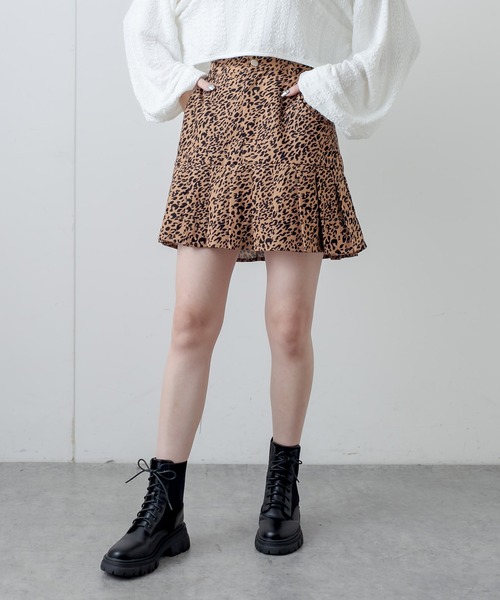 RASVOA(ラスボア)の「パターンヘムプリーツミニスカート(スカート・レディース・ブラック/ブラウン・FREE)」の2枚目の写真