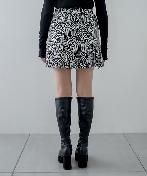 RASVOA(ラスボア)の「パターンヘムプリーツミニスカート(スカート・レディース・ブラック/ブラウン・FREE)」の16枚目の写真