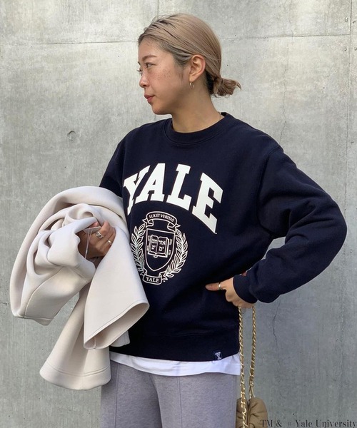 Johnbull Private labo(ジョンブルプライベートラボ)の「【+81BRANCA】カレッジスウェット / YALE(スウェット・レディース・ホワイト/ネイビー・MEDIUM/X-LARGE)」の2枚目の写真