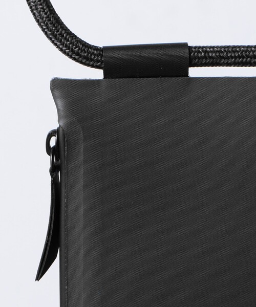 Native Union(ネイティブユニオン)の「<NATIVE UNION>SLING POUCH(スマホグッズ・レディース・ブラック/ベージュ・FREE)」の20枚目の写真