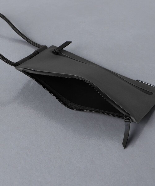 Native Union(ネイティブユニオン)の「<NATIVE UNION>SLING POUCH(スマホグッズ・レディース・ブラック/ベージュ・FREE)」の17枚目の写真