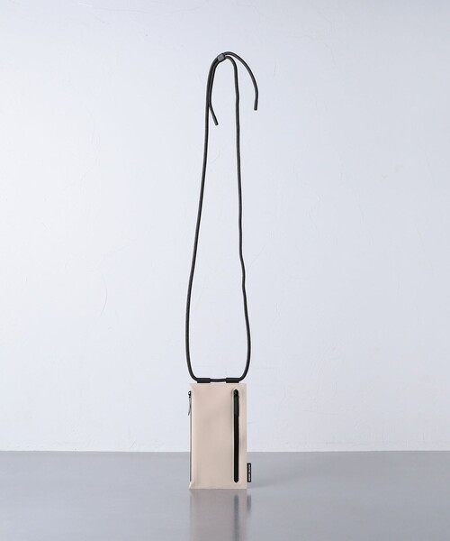 Native Union(ネイティブユニオン)の「<NATIVE UNION>SLING POUCH(スマホグッズ・レディース・ブラック/ベージュ・FREE)」の10枚目の写真