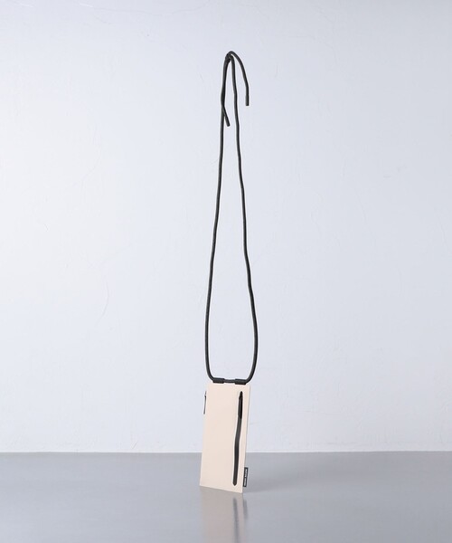 Native Union(ネイティブユニオン)の「<NATIVE UNION>SLING POUCH(スマホグッズ・レディース・ブラック/ベージュ・FREE)」の13枚目の写真