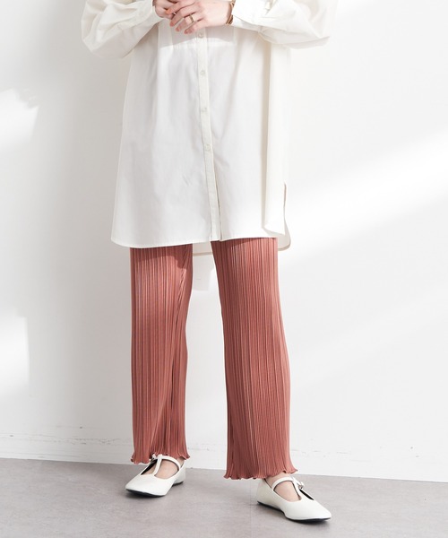 earth music&ecology(アースミュージックアンドエコロジー)の「すきな丈裾メロープリーツカットパンツ(長め丈)*(その他パンツ・レディース・チャコールグレー/グレイッシュベージュ/テラコッタ・FREE)」の3枚目の写真