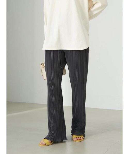 earth music&ecology(アースミュージックアンドエコロジー)の「すきな丈裾メロープリーツカットパンツ(長め丈)*(その他パンツ・レディース・チャコールグレー/グレイッシュベージュ/テラコッタ・FREE)」の5枚目の写真