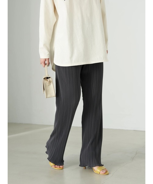 earth music&ecology(アースミュージックアンドエコロジー)の「すきな丈裾メロープリーツカットパンツ(長め丈)*(その他パンツ・レディース・チャコールグレー/グレイッシュベージュ/テラコッタ・FREE)」の6枚目の写真