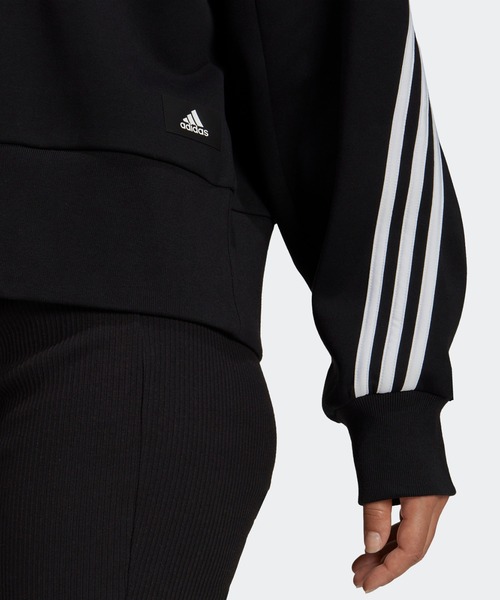 adidas（アディダス）の「アディダス スポーツウェア フューチャー アイコン スリーストライプス スウェットシャツ（スウェット・レディース・ブラック/ヘザーグレー・SMALL/MEDIUM/LARGE/X-LARGE/XX-LARGE）」の5枚目の写真