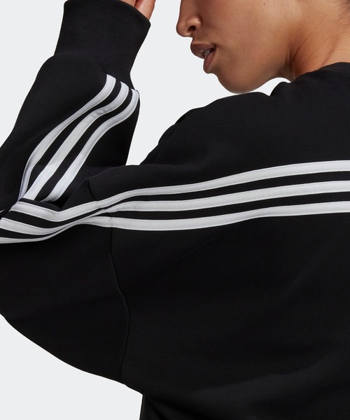 adidas（アディダス）の「アディダス スポーツウェア フューチャー アイコン スリーストライプス スウェットシャツ（スウェット・レディース・ブラック/ヘザーグレー・SMALL/MEDIUM/LARGE/X-LARGE/XX-LARGE）」の6枚目の写真