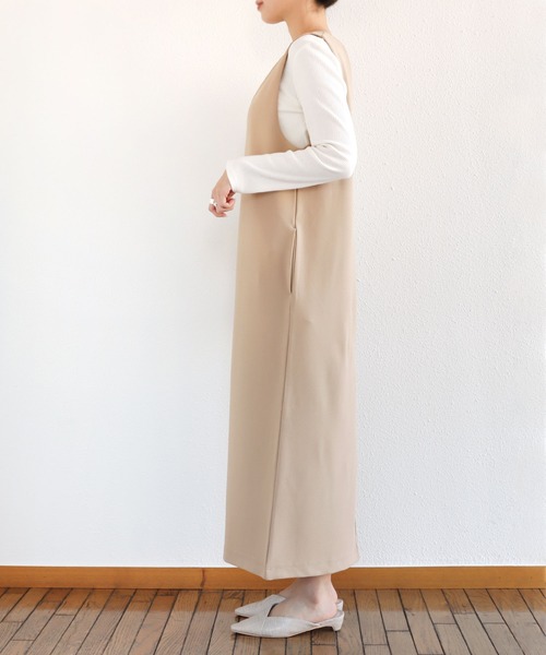 andme(アンドミー)の「梨地ポンチストレッチVネックワンピース(ワンピース・レディース・ブラック/ベージュ/グリーン/ネイビー/アイボリー/グレー系その他・M/L)」の11枚目の写真