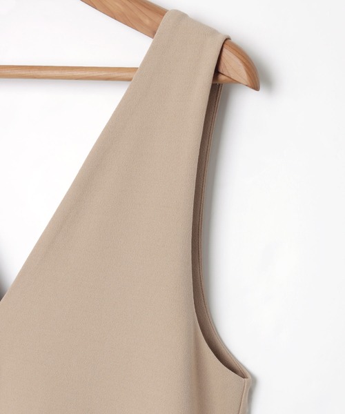 andme(アンドミー)の「梨地ポンチストレッチVネックワンピース(ワンピース・レディース・ブラック/ベージュ/グリーン/ネイビー/アイボリー/グレー系その他・M/L)」の21枚目の写真