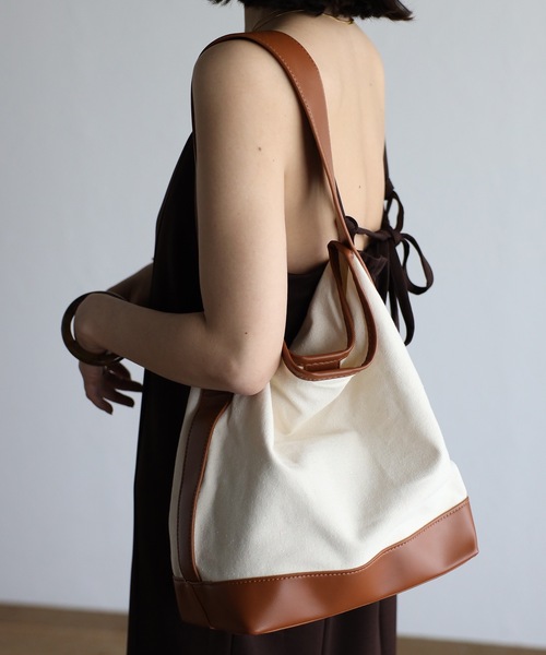 ap retro(アプレトロ)の「ワンハンドルバイカラーショルダーバック(ショルダーバッグ・レディース・ブラック/ライトブラウン・FREE)」の1枚目の写真