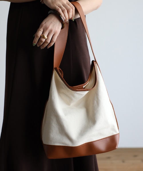 ap retro(アプレトロ)の「ワンハンドルバイカラーショルダーバック(ショルダーバッグ・レディース・ブラック/ライトブラウン・FREE)」の15枚目の写真