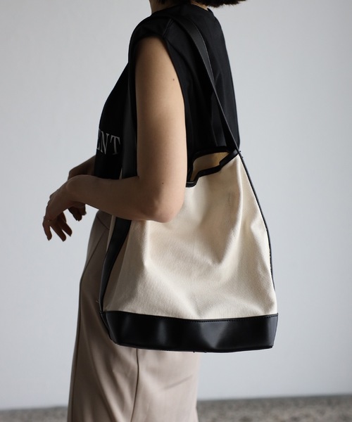 ap retro(アプレトロ)の「ワンハンドルバイカラーショルダーバック(ショルダーバッグ・レディース・ブラック/ライトブラウン・FREE)」の12枚目の写真
