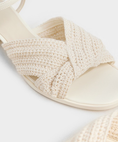 CHARLES & KEITH(チャールズ & キース)の「ニット ブロックヒールサンダル / Knitted Block Heel Sandals(サンダル・レディース・ブルー/ライラック/クリーム・25cm/23cm/24.5cm/25.5cm/22.5cm/23.5cm)」の7枚目の写真