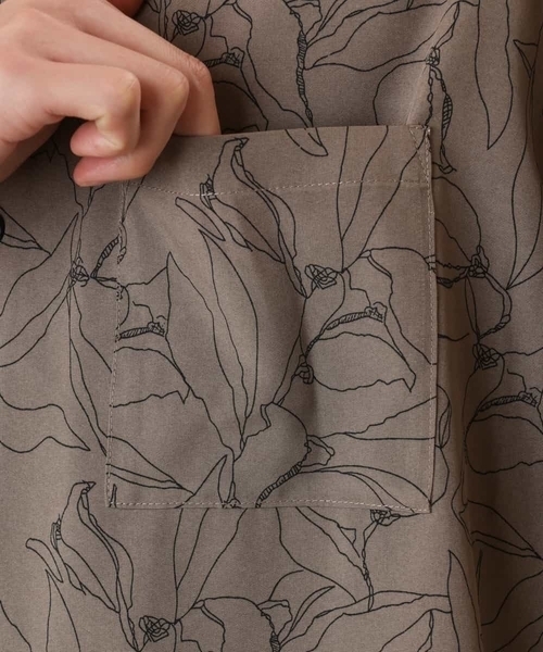 a.v.v（アーヴェヴェ）の「線画フラワープリントオープンカラーシャツ（シャツ/ブラウス・メンズ・モカ/ブラック・50/48/46）」の16枚目の写真