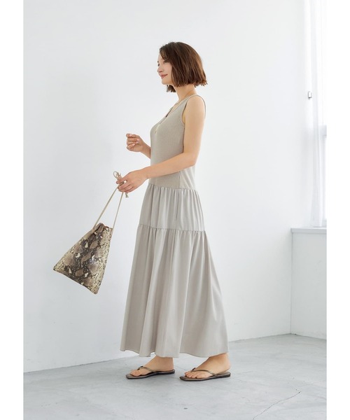 STYLE DELI(スタイルデリ)の「【LUXE】カシュクールT付き切替タンクワンピース(ワンピース・レディース・ブルー/グレイッシュベージュ・01/02)」の14枚目の写真