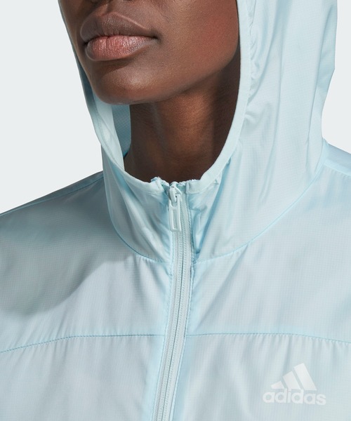 adidas（アディダス）の「AEROREADY ロゴ ランニングウインドブレーカー / アディダス（レディース）（ナイロンジャケット・レディース・ブラック/ブルー・MEDIUM/SMALL/LARGE/X-LARGE/XX-LARGE）」の11枚目の写真