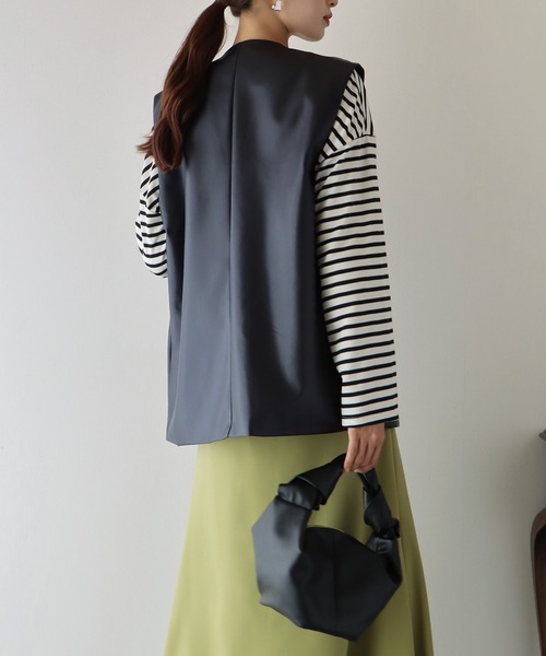 BLUEEAST(ブルーイースト)の「フェイクレザーベスト ジレ(ベスト・レディース・アイボリー/ブラック/ダークブラウン・MEDIUM)」の22枚目の写真