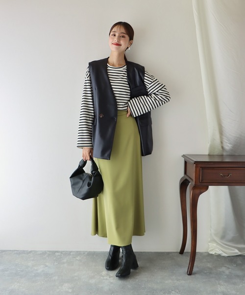 BLUEEAST(ブルーイースト)の「フェイクレザーベスト ジレ(ベスト・レディース・アイボリー/ブラック/ダークブラウン・MEDIUM)」の20枚目の写真