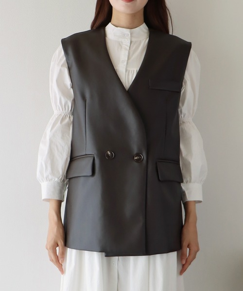 BLUEEAST(ブルーイースト)の「フェイクレザーベスト ジレ(ベスト・レディース・アイボリー/ブラック/ダークブラウン・MEDIUM)」の10枚目の写真