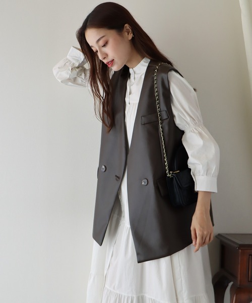 BLUEEAST(ブルーイースト)の「フェイクレザーベスト ジレ(ベスト・レディース・アイボリー/ブラック/ダークブラウン・MEDIUM)」の19枚目の写真