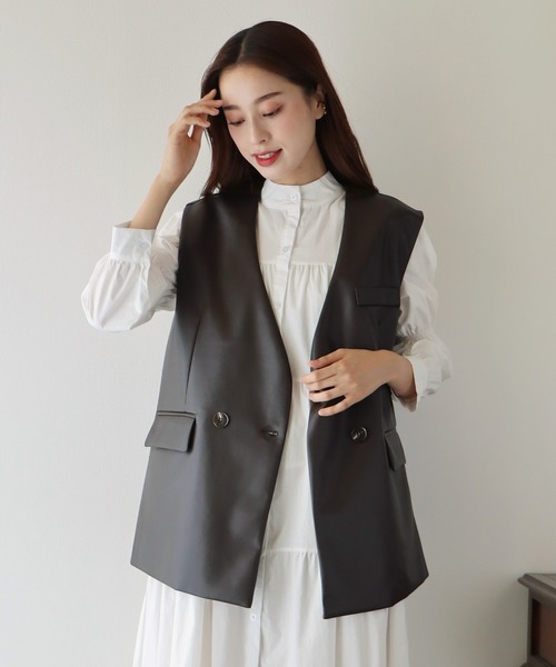 BLUEEAST(ブルーイースト)の「フェイクレザーベスト ジレ(ベスト・レディース・アイボリー/ブラック/ダークブラウン・MEDIUM)」の18枚目の写真