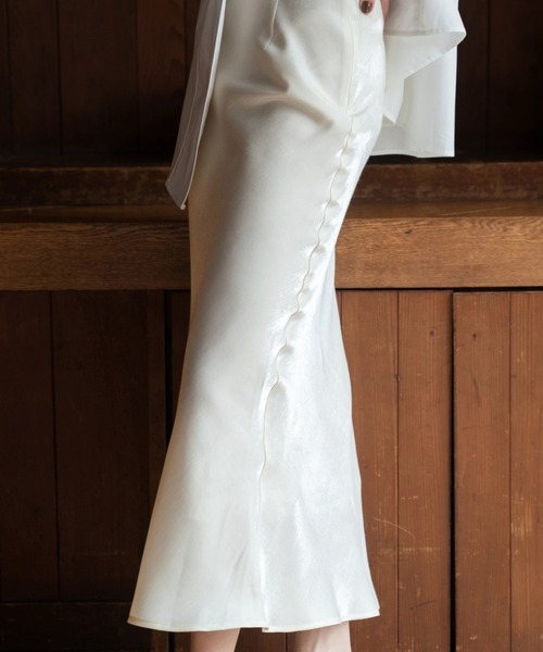 WILLFULLY（ウィルフリー）の「glossy iridesent bias flare SK（スカート・レディース・ブラック/ブルー/ラベンダー/ホワイト系・FREE）」の11枚目の写真