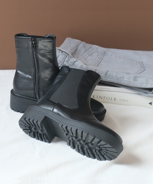 AmiAmi(アミアミ)の「トラックソール サイドゴアブーツ/サイドジップショートブーツ(ブーツ・レディース・ブラック・LL/S/M/L)」の6枚目の写真