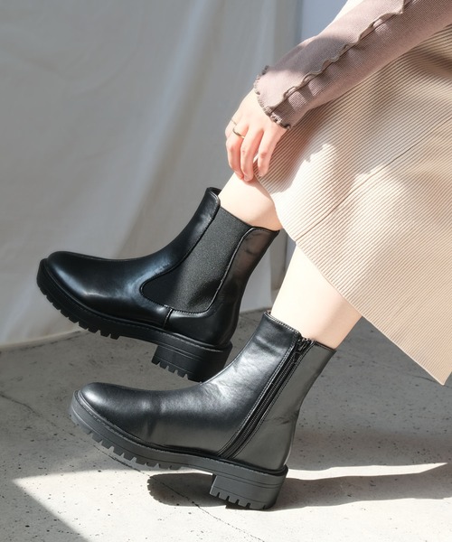 AmiAmi(アミアミ)の「トラックソール サイドゴアブーツ/サイドジップショートブーツ(ブーツ・レディース・ブラック・LL/S/M/L)」の3枚目の写真