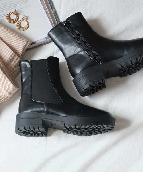 AmiAmi(アミアミ)の「トラックソール サイドゴアブーツ/サイドジップショートブーツ(ブーツ・レディース・ブラック・LL/S/M/L)」の2枚目の写真