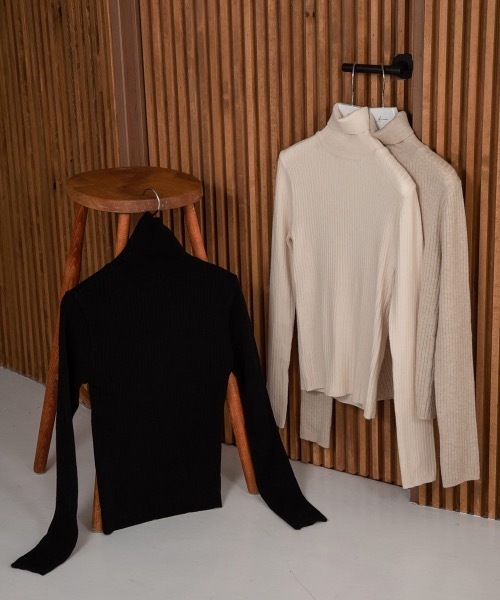 Amiur（エミレ）の「silky touch rib high neck（ニット/セーター・レディース・ブラック/アイボリー/ベージュ・FREE）」の5枚目の写真