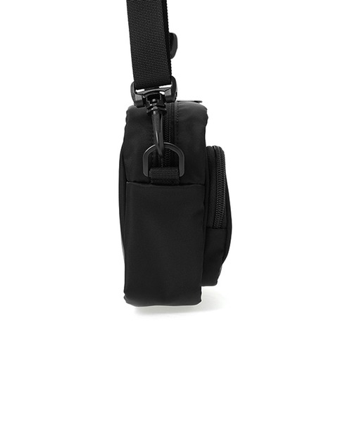 Manhattan Portage(マンハッタンポーテージ)の「The Broome Shoulder Bag Matte Twill(ショルダーバッグ・メンズ・ブラック・X-SMALL)」の2枚目の写真
