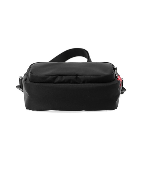 Manhattan Portage(マンハッタンポーテージ)の「The Broome Shoulder Bag Matte Twill(ショルダーバッグ・メンズ・ブラック・X-SMALL)」の6枚目の写真