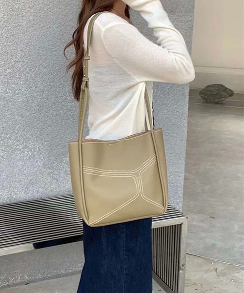 the case（ザケース）の「[THE CASE SELECT]embroidery vegan leather tote　エコレザートートバッグ *ポーチ付き（ショルダーバッグ・レディース・ブラック/グリーン/ブラウン/ベージュ・FREE）」の4枚目の写真