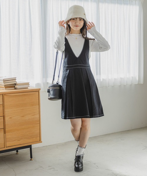 repipi armario（レピピ アルマリオ）の「Vネックボックスプリーツワンピース（ワンピース・キッズ・ブルー/ブラック/ブラウン・SMALL/MEDIUM/LARGE）」の2枚目の写真