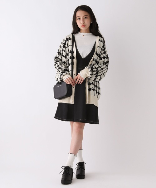 repipi armario（レピピ アルマリオ）の「Vネックボックスプリーツワンピース（ワンピース・キッズ・ブルー/ブラック/ブラウン・SMALL/MEDIUM/LARGE）」の10枚目の写真