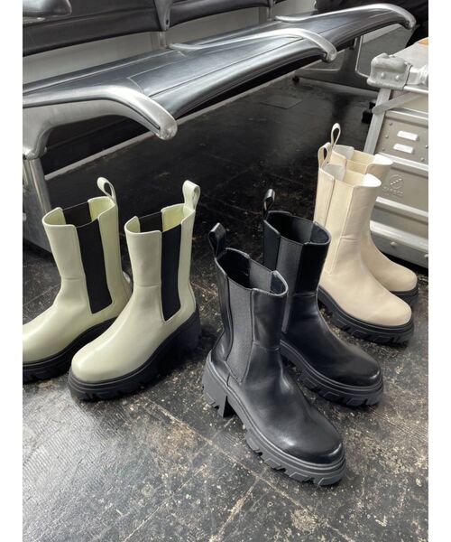 EMODA（エモダ）の「サイドゴアヒールブーツ（ブーツ・レディース・ブラック・LARGE/SMALL/MEDIUM）」の21枚目の写真