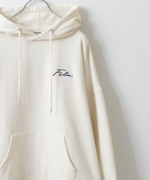 FILA（フィラ）の「【別注】 【FILA】 ビッグシルエット ドロップショルダー ワンポイント ロゴ 刺繍 / プリント 裏毛 スウェット パーカー（パーカー・レディース・ホワイト系1/ホワイト系2/アイボリー系/オートミール/ブラック/ダークグリーン/チャコール/ブラック系/ブルー系/ホワイト系/ブルー系1/ブルー系2/ダークグリーン系/アイボリー系1/アイボリー系2/グレー系/グレー系1/グレー系2/ブラック系1/ブラック系2/ブルー/アイボリー・X-LARGE/MEDIUM/LARGE）」の5枚目の写真