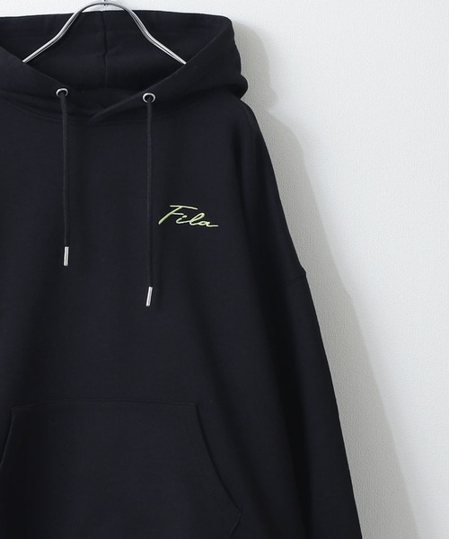 FILA（フィラ）の「【別注】 【FILA】 ビッグシルエット ドロップショルダー ワンポイント ロゴ 刺繍 / プリント 裏毛 スウェット パーカー（パーカー・レディース・ホワイト系1/ホワイト系2/アイボリー系/オートミール/ブラック/ダークグリーン/チャコール/ブラック系/ブルー系/ホワイト系/ブルー系1/ブルー系2/ダークグリーン系/アイボリー系1/アイボリー系2/グレー系/グレー系1/グレー系2/ブラック系1/ブラック系2/ブルー/アイボリー・X-LARGE/MEDIUM/LARGE）」の9枚目の写真