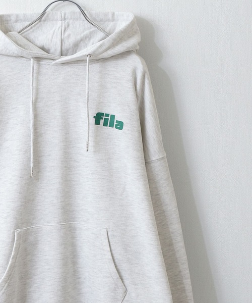 FILA（フィラ）の「【別注】 【FILA】 ビッグシルエット ドロップショルダー ワンポイント ロゴ 刺繍 / プリント 裏毛 スウェット パーカー（パーカー・レディース・ホワイト系1/ホワイト系2/アイボリー系/オートミール/ブラック/ダークグリーン/チャコール/ブラック系/ブルー系/ホワイト系/ブルー系1/ブルー系2/ダークグリーン系/アイボリー系1/アイボリー系2/グレー系/グレー系1/グレー系2/ブラック系1/ブラック系2/ブルー/アイボリー・X-LARGE/MEDIUM/LARGE）」の15枚目の写真