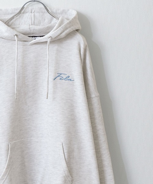 FILA（フィラ）の「【別注】 【FILA】 ビッグシルエット ドロップショルダー ワンポイント ロゴ 刺繍 / プリント 裏毛 スウェット パーカー（パーカー・レディース・ホワイト系1/ホワイト系2/アイボリー系/オートミール/ブラック/ダークグリーン/チャコール/ブラック系/ブルー系/ホワイト系/ブルー系1/ブルー系2/ダークグリーン系/アイボリー系1/アイボリー系2/グレー系/グレー系1/グレー系2/ブラック系1/ブラック系2/ブルー/アイボリー・X-LARGE/MEDIUM/LARGE）」の16枚目の写真