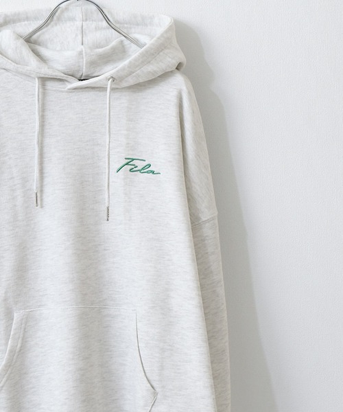 FILA（フィラ）の「【別注】 【FILA】 ビッグシルエット ドロップショルダー ワンポイント ロゴ 刺繍 / プリント 裏毛 スウェット パーカー（パーカー・レディース・ホワイト系1/ホワイト系2/アイボリー系/オートミール/ブラック/ダークグリーン/チャコール/ブラック系/ブルー系/ホワイト系/ブルー系1/ブルー系2/ダークグリーン系/アイボリー系1/アイボリー系2/グレー系/グレー系1/グレー系2/ブラック系1/ブラック系2/ブルー/アイボリー・X-LARGE/MEDIUM/LARGE）」の17枚目の写真