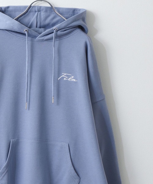 FILA（フィラ）の「【別注】 【FILA】 ビッグシルエット ドロップショルダー ワンポイント ロゴ 刺繍 / プリント 裏毛 スウェット パーカー（パーカー・レディース・ホワイト系1/ホワイト系2/アイボリー系/オートミール/ブラック/ダークグリーン/チャコール/ブラック系/ブルー系/ホワイト系/ブルー系1/ブルー系2/ダークグリーン系/アイボリー系1/アイボリー系2/グレー系/グレー系1/グレー系2/ブラック系1/ブラック系2/ブルー/アイボリー・X-LARGE/MEDIUM/LARGE）」の22枚目の写真