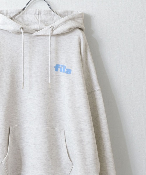 FILA（フィラ）の「【別注】 【FILA】 ビッグシルエット ドロップショルダー ワンポイント ロゴ 刺繍 / プリント 裏毛 スウェット パーカー（パーカー・レディース・ホワイト系1/ホワイト系2/アイボリー系/オートミール/ブラック/ダークグリーン/チャコール/ブラック系/ブルー系/ホワイト系/ブルー系1/ブルー系2/ダークグリーン系/アイボリー系1/アイボリー系2/グレー系/グレー系1/グレー系2/ブラック系1/ブラック系2/ブルー/アイボリー・X-LARGE/MEDIUM/LARGE）」の14枚目の写真