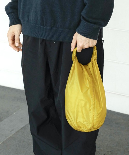 Nahe（ネーエ）の「nahe ネーエ ドライバッグ 防水 折りたたみ 6L（エコバッグ/サブバッグ・メンズ・イエロー/オレンジ/ブラック/ターコイズブルー/ライトグレー/ダークグリーン・FREE）」の5枚目の写真
